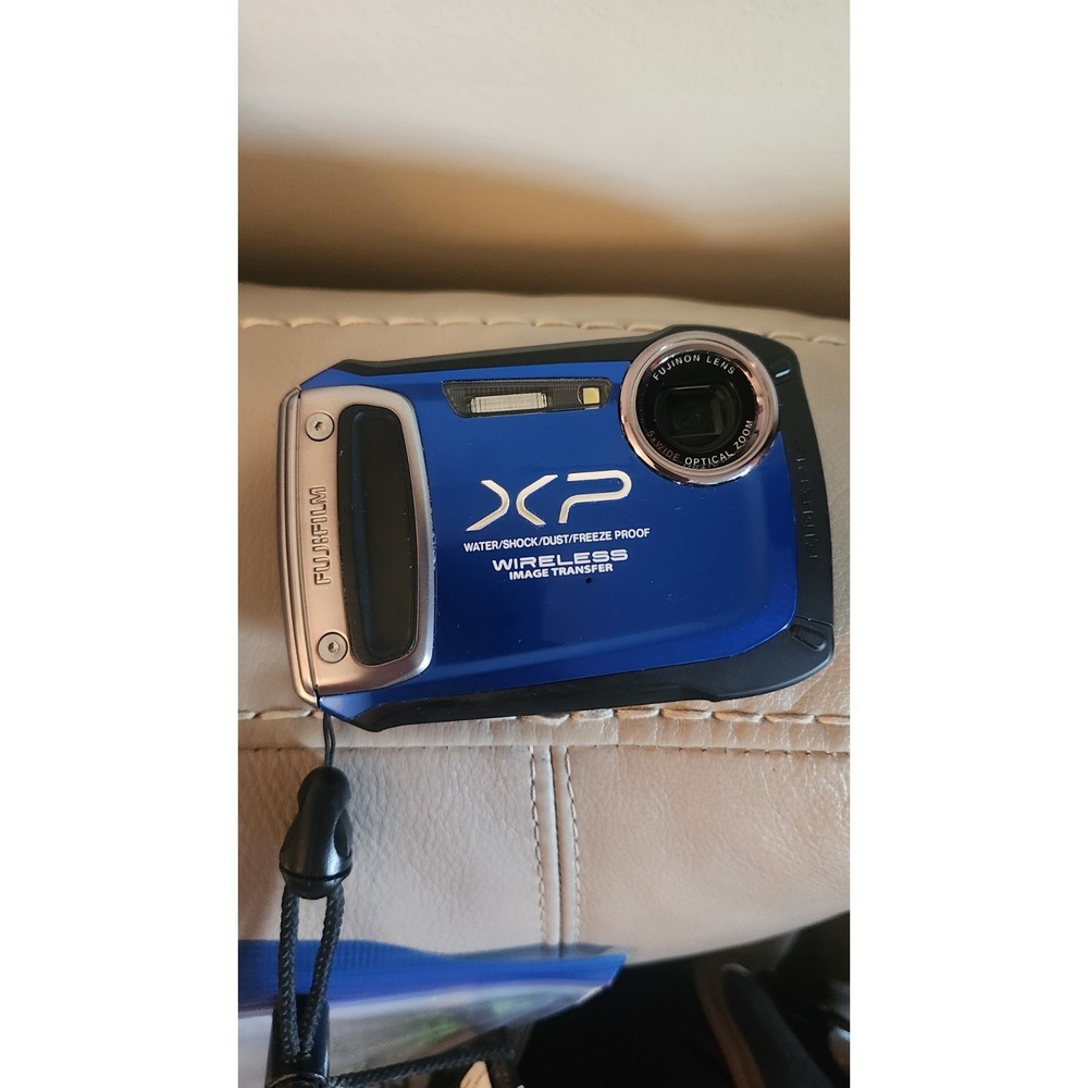 Fujifilm FinePix XP170 14MP Waterproof Digital Camera Bundle Blue